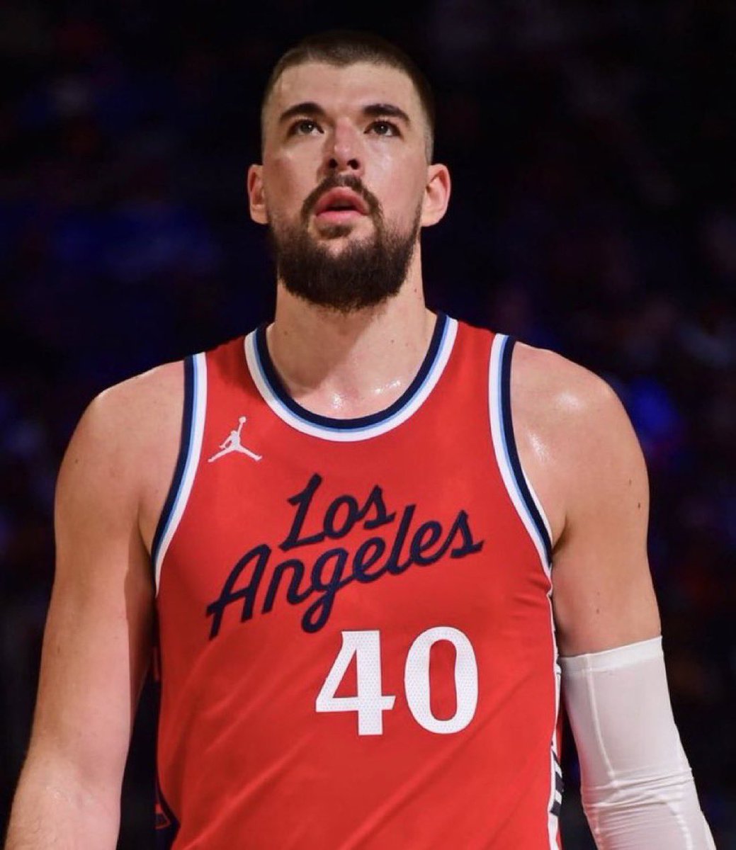 TheHoopCentral's tweet photo. FULL TRADE DETAILS:

Pacers receive:
Ivica Zubac
Kobe Brown

Clippers receive:
Bennedict Mathurin
Isaiah Jackson
two first-round picks
one second-round pick

(via @ShamsCharania) https://t.co/Enm6fYDmG8