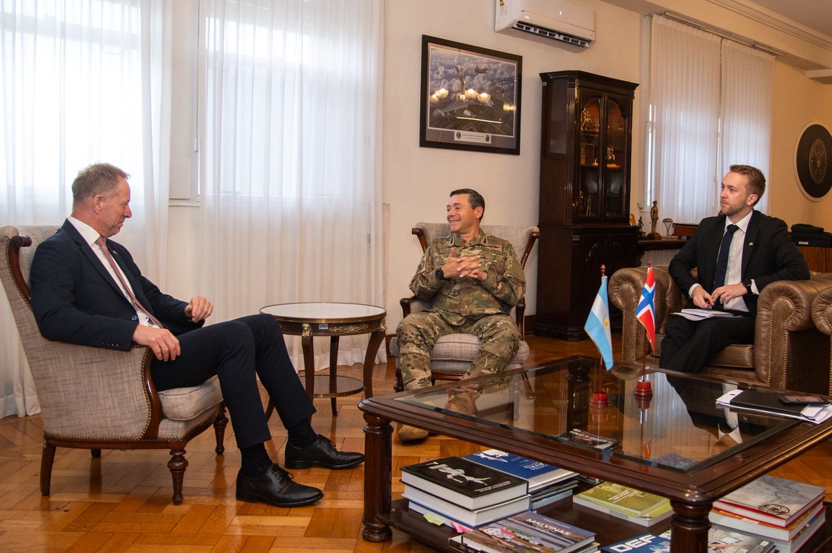 Ministerio de Defensa tweet media