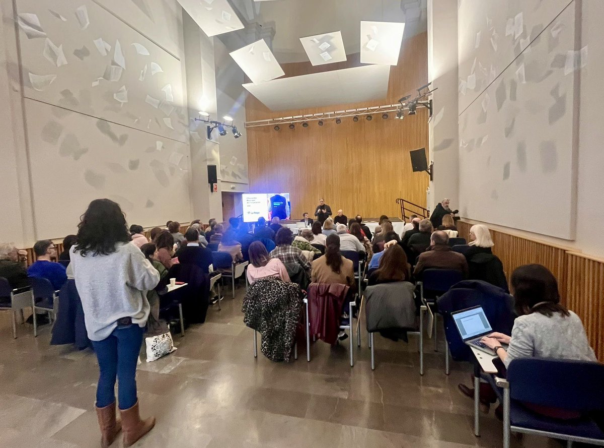 TeijeiroRodrigo's tweet photo. 1er Encuentro Municipal de Cooperación, impulsado por el Gob de La Rioja para visibilizar el compromiso de municipios con la solidaridad internacional.
La jornada reconoce la aportación de los Aytos al Fondo de Cooperación y su contribución a proyectos sociales en el exterior. https://t.co/HvVQo4lyg4