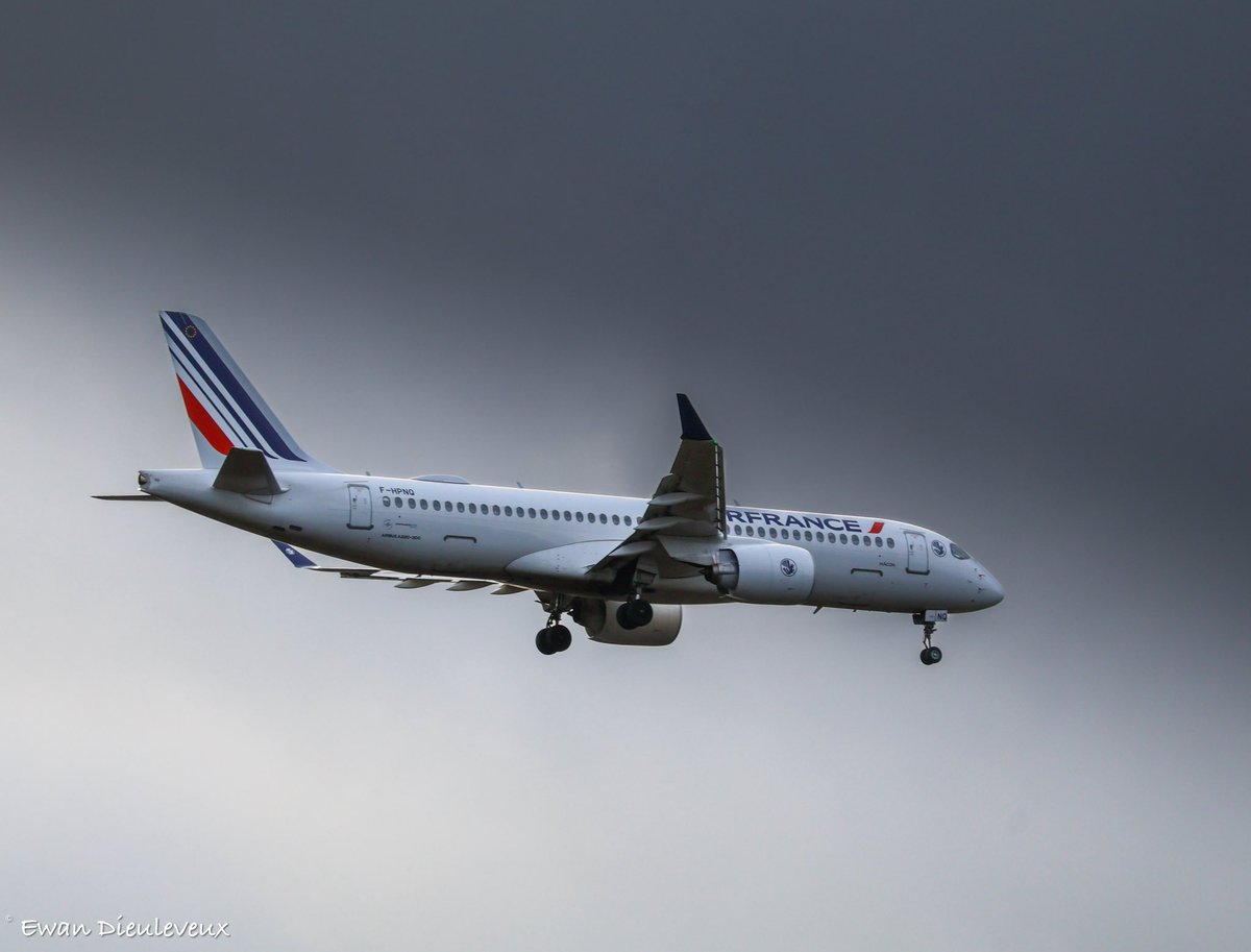Air France A220-300 in Dinard 😍 Heading to Sabena technics for Starlink !