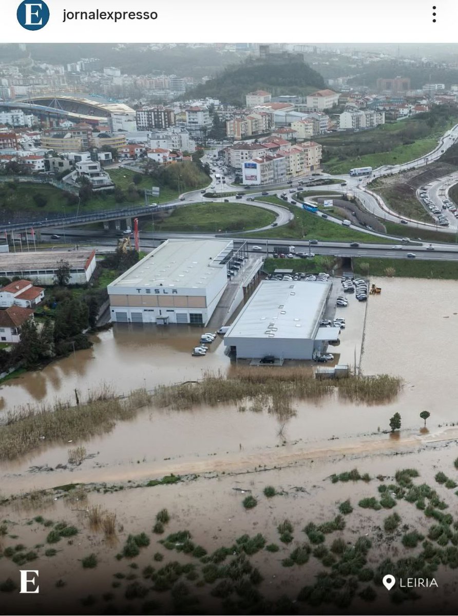 richardslopes83's tweet photo. 📍 Leiria, Portugal 🇵🇹 

After a tough week we still dont have energy and any mobile/internet in many areas.

People are asking for @Starlink asap but there is a shortage, please @elonmusk can you make a small miracle and send a Big cargo of them?! 

Obrigado 🙏 https://t.co/zdKArInB6n