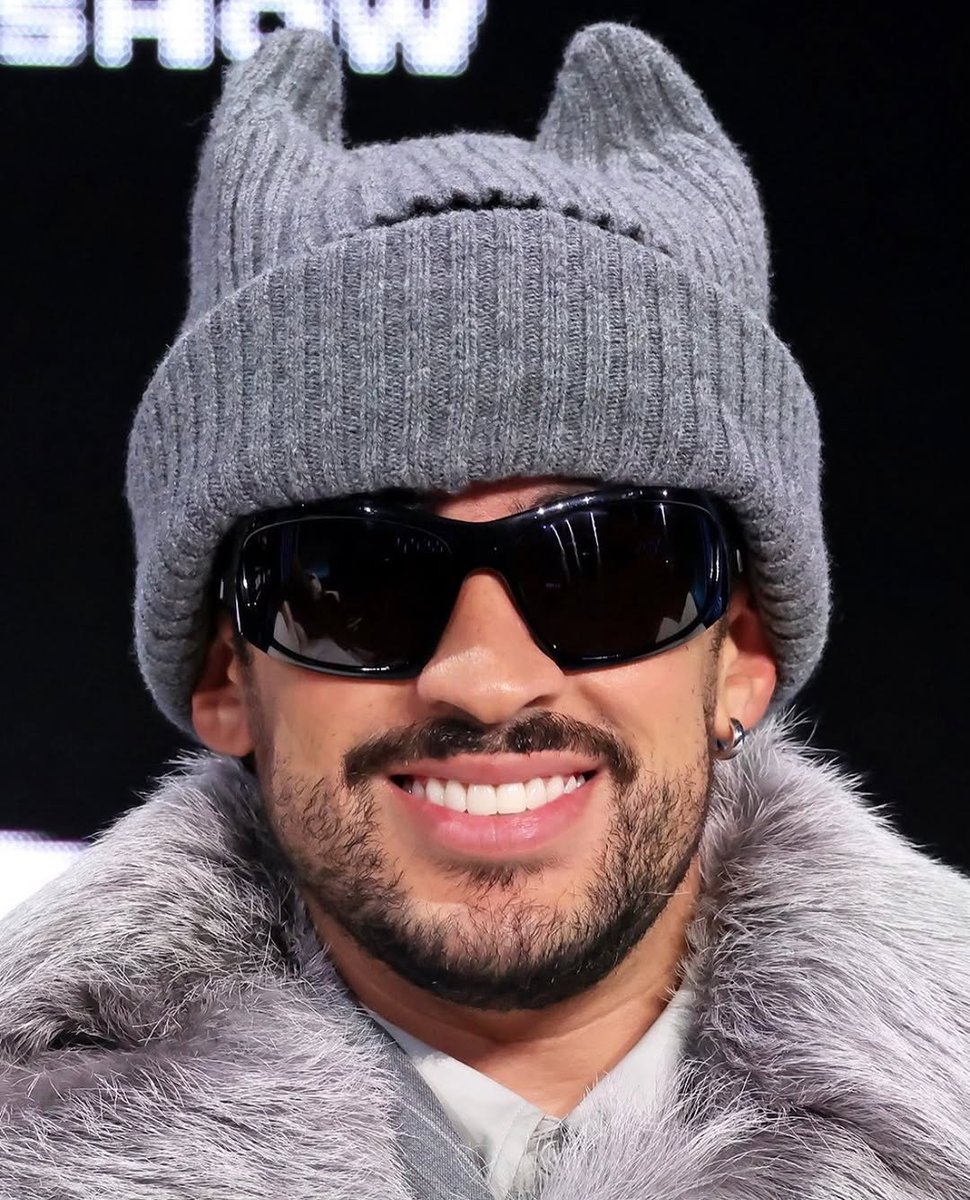 keiveiec's tweet photo. Bad Bunny’s smile is beautiful 😍 https://t.co/a7cmTjR8B9