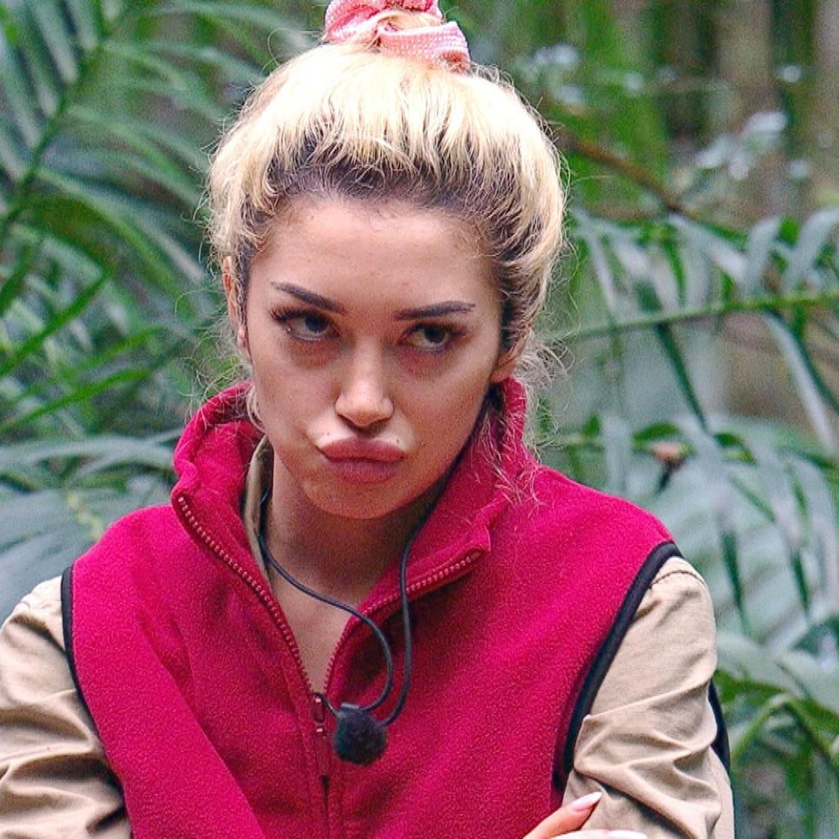 DerLutze's tweet photo. "Meine Seele ist rein." 
Wirklich porentiefe Reinheit gibt's nur mit #Ariel 🫣😀😉
#ibes https://t.co/qyapUtiosj