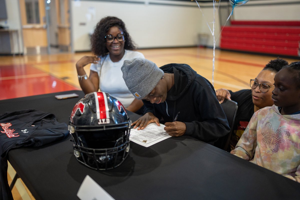 fb_westfield's tweet photo. Congratulations to @TheJaydenBarnes on his commitment to @WPUAthletics!! We thank you for the dedication and hard work you've put into the Westfield program! Lead by example! 

#NationalSigningDay #NSD2026 https://t.co/0xKpwXUH6z