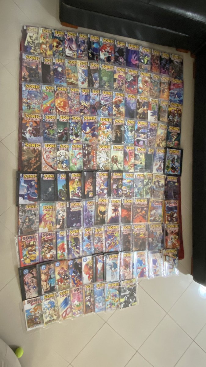SpeedsterCreat1's tweet photo. @sonic_hedgehog I got PLENTY of sonic stuff. But here is my entire IDW Sonic comic collection. Almost have every issue. :) https://t.co/K55s35sRaP