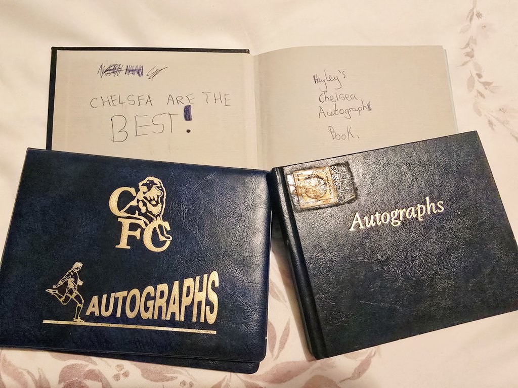 Hayzzzz's tweet image. Found my VERY old autograph books!!! Even 30 years later... I still think Chelsea are the best🤩🤣💙💪
