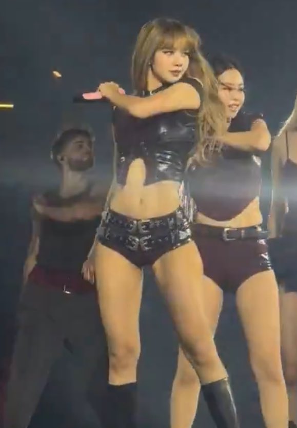 LSupervs's tweet image. Wbk who went to gym for the pics and it’s surely not the girl from thighland.