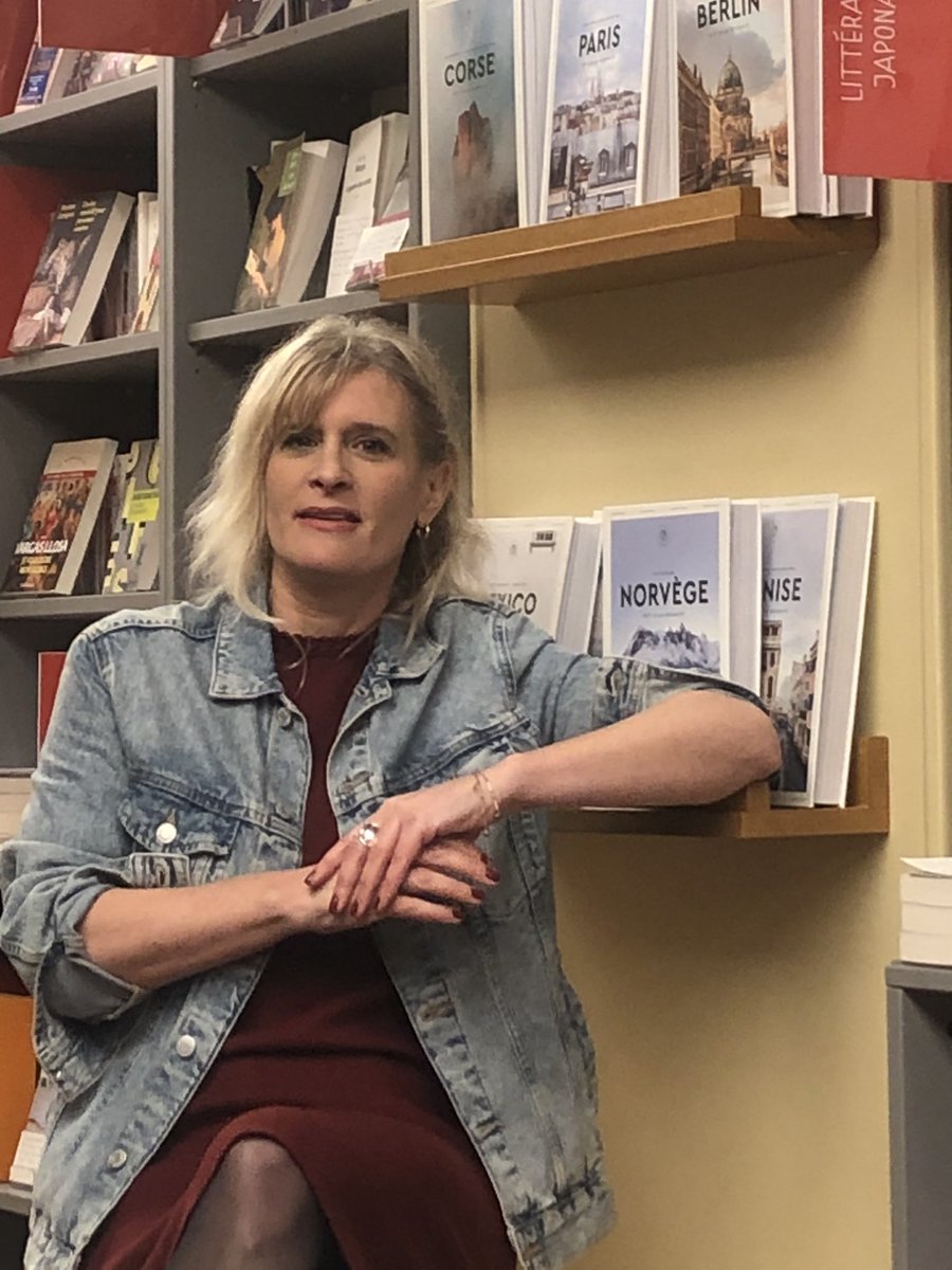 CeciliaJ17's tweet photo. Rencontre avec Adeline Fleury autour de son 6e roman.
L’action se déroule dans la Naples (Italie) contemporaine même si la ville n’est jamais citée. On trouve dans ce livre tout ce qui fait la cité.
Ici les miracles ont un goût de ciel https://t.co/R7yIqHkHXq https://t.co/1wiVOfLYW9
