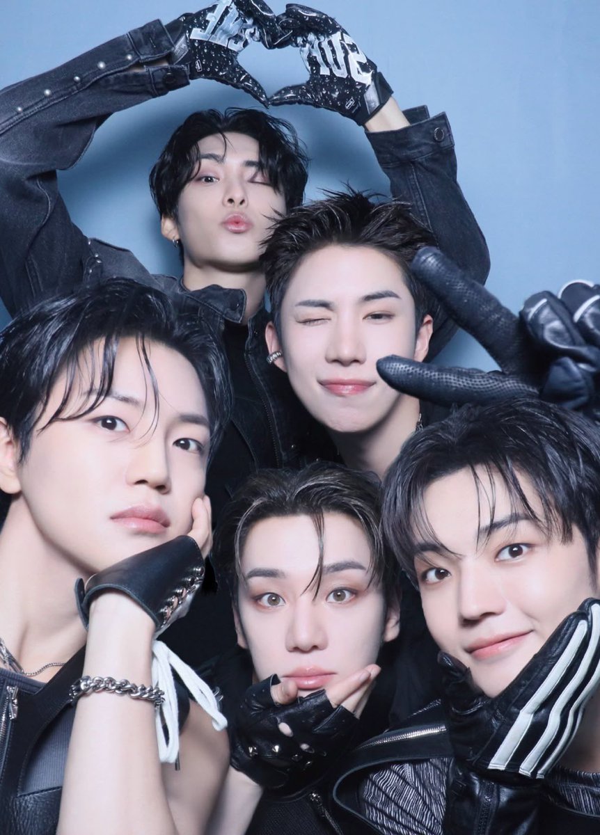Hloves5SOS's tweet photo. A.C.E ✨ a group of face cards: Junhee, Jiham, Sehyoon, Byeongkwan and Yuchan ❤️💙💜🧡💛 https://t.co/FdT6lnMmCH