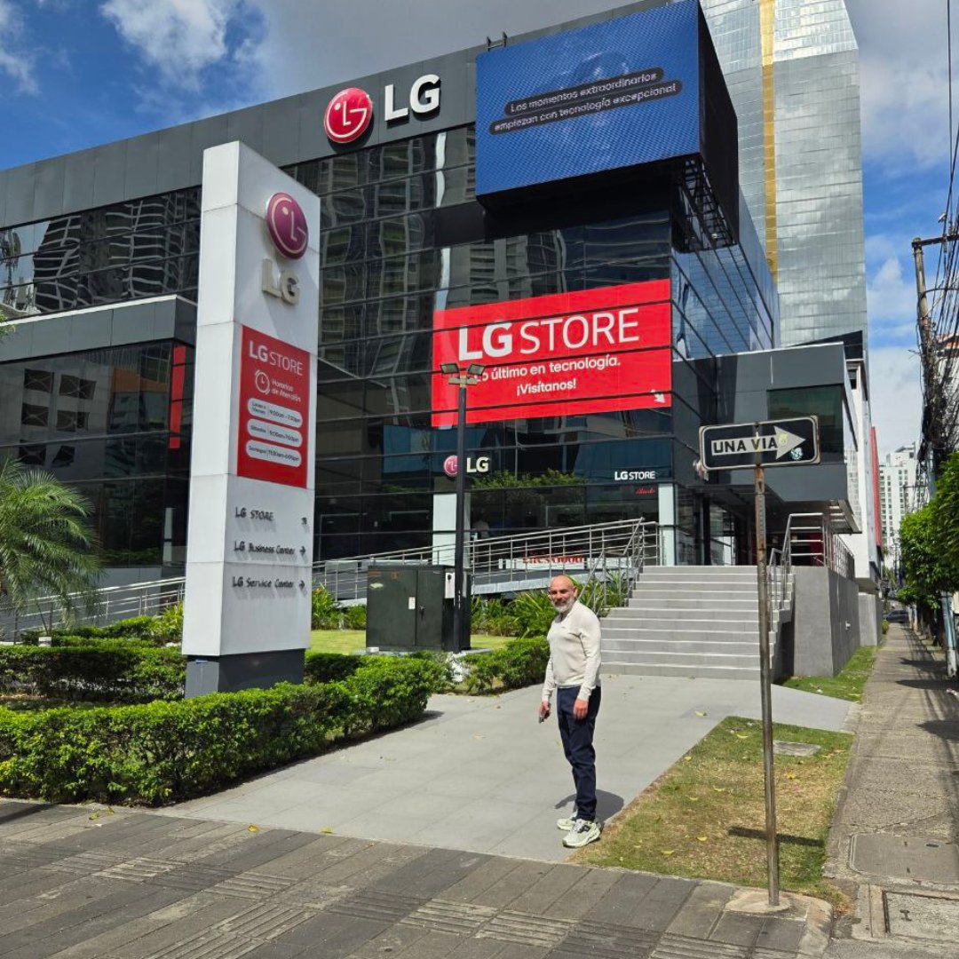 DaggaNasar's tweet image. El mejor trabajo del mundo es cuando haces con el corazón lo que amas. 💙

Hoy realizamos una visita a los principales proveedores de #MultiMax, para elegir lo más novedoso del mercado y poderlo llevar a nuestro país. 

¡Espero que su día esté siendo tan increíble! 😁 Un abrazo