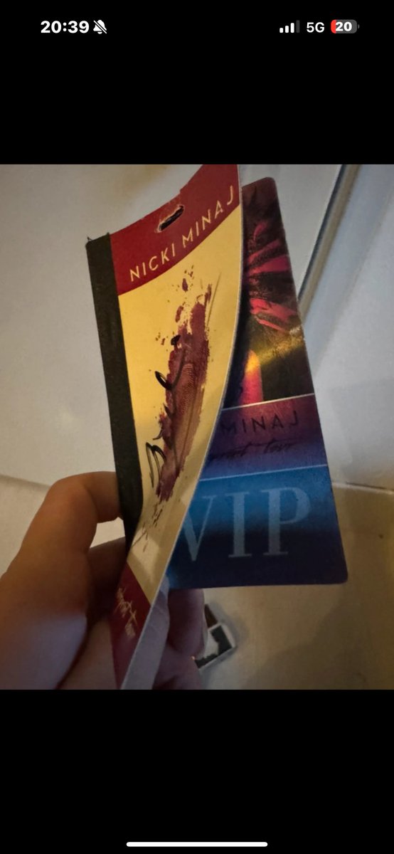 Anyone here interested in my #Nickiminaj signed VIP lanyard?
She signed it when I met her during her tour.

#NickiMinaj  #vip #fans