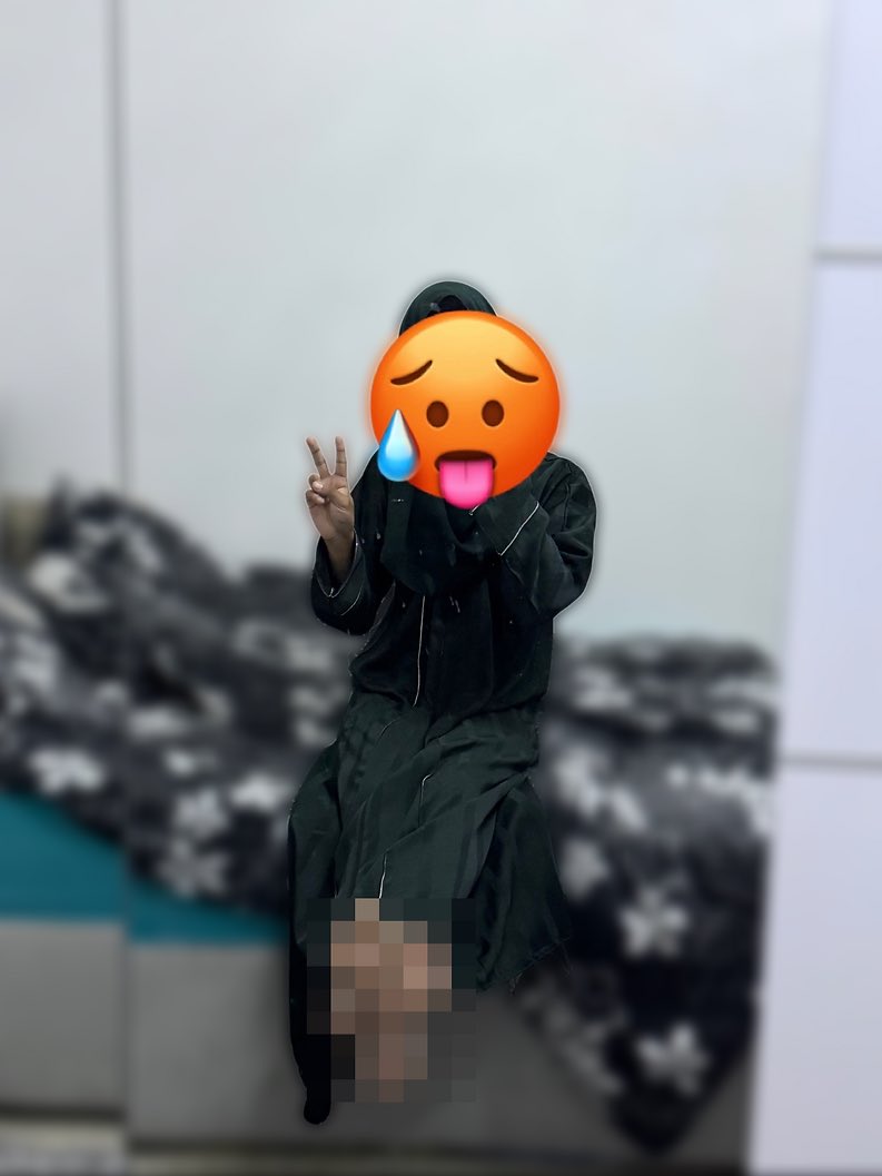 YourQueenAisha's tweet photo. What’s wrong? You can’t see my pixelated soles? Aww, what a shame 😖 if you send, they’ll open their veil 🤭🫰🏽🦶🏻🇵🇰

Findom femdom paypig mnwo hijab hijabi niqab niqabi abaya desi paki Pakistani goddess mistress Queen footworship soles feet foot worship muslimah relapse loser ruin https://t.co/mMMn8ayMtX