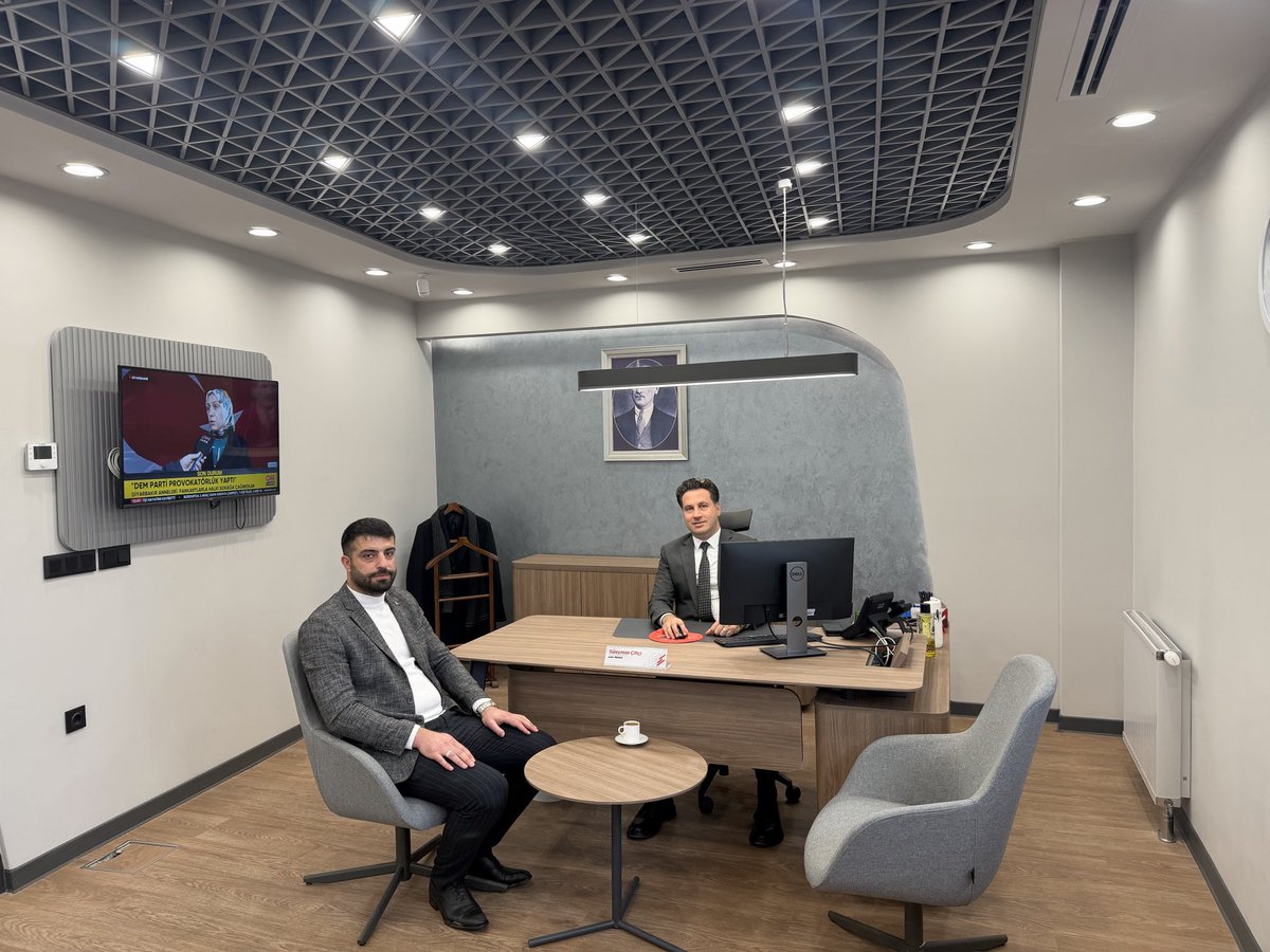 TÜGVA Lice olarak, ilçemizde görev yapan Ziraat Bankası Lice Şube Müdürü Sn. Süleyman Çiftçi’yi makamında ziyaret ederek gerçekleştirdiğimiz çalışmalar hakkında kendilerini bilgilendirdik.
Nazik misafirperverlikleri için kendilerine teşekkür ediyoruz.