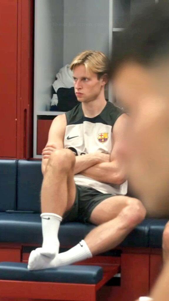 dejongass1 tweet media