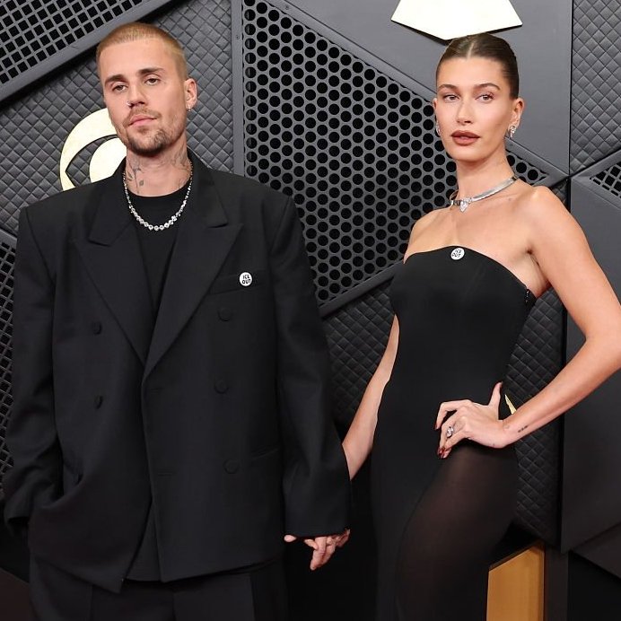espressoriana's tweet image. 🚨BREAKING NEWS: After leaving the Grammys empty handed, Justin Bieber and Hailey Bieber were seen exiting the after party separately, Hailey on her own while Justin left with his friends.