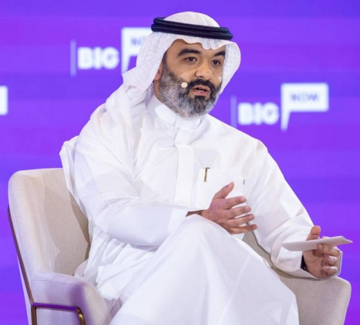 قيمة الموظف الحقيقية في العصر الحالي، وفقًا لمعالي عبدالله السواحة <a href="/aalswaha/">عبدالله عامر السواحهAbdullah Alswaha</a>:

لم تعد قيمة الشخص مرتبطة بالمعرفة وحدها، بل بقدرته على التواصل وإيصال الفكرة والعمل مع الآخرين

يقول: 

“أنا أؤمن أن علم الاتصال من المهارات الأساسية الناعمة اليوم، المهندس والطبيب اللي ما يعرف يوصل