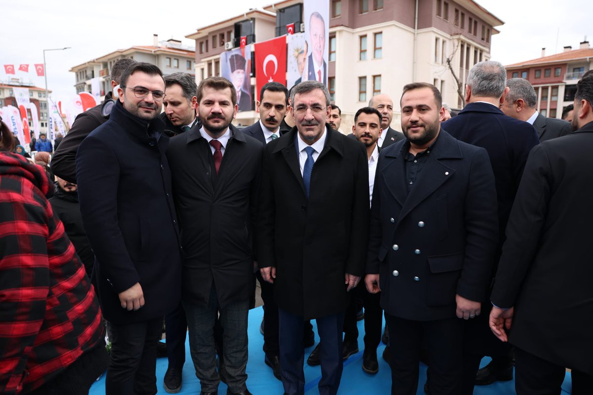 Cumhurbaşkanı Yardımcımız Sayın Cevdet Yılmaz, Grup Başkan Vekilimiz Sayın Abdulhamit Gül, İl Başkanımız Sayın Fatih Muhaddis Fedaioğlu, GBB Başkanımız Sayın Fatma Şahin, Milletvekillerimiz, İlçe Belediye Başkanlarımız, il-ilçe üç kademe teşkilat mensuplarımız ile birlikte, 6