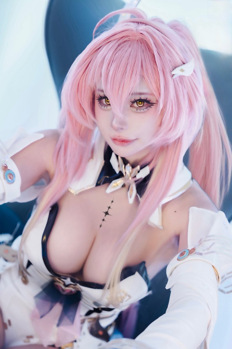 Aemeath / Wuthering Waves

#Aemeath #Aemeathcosplay #wutheringwaves #wtheringwavescosplay