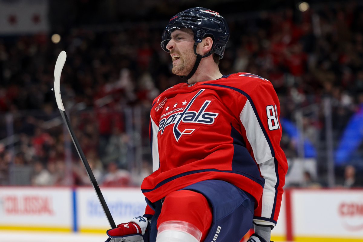 MonSportsNet's tweet image. This is what we love to see! 📸

#ALLCAPS | #CapsPreds