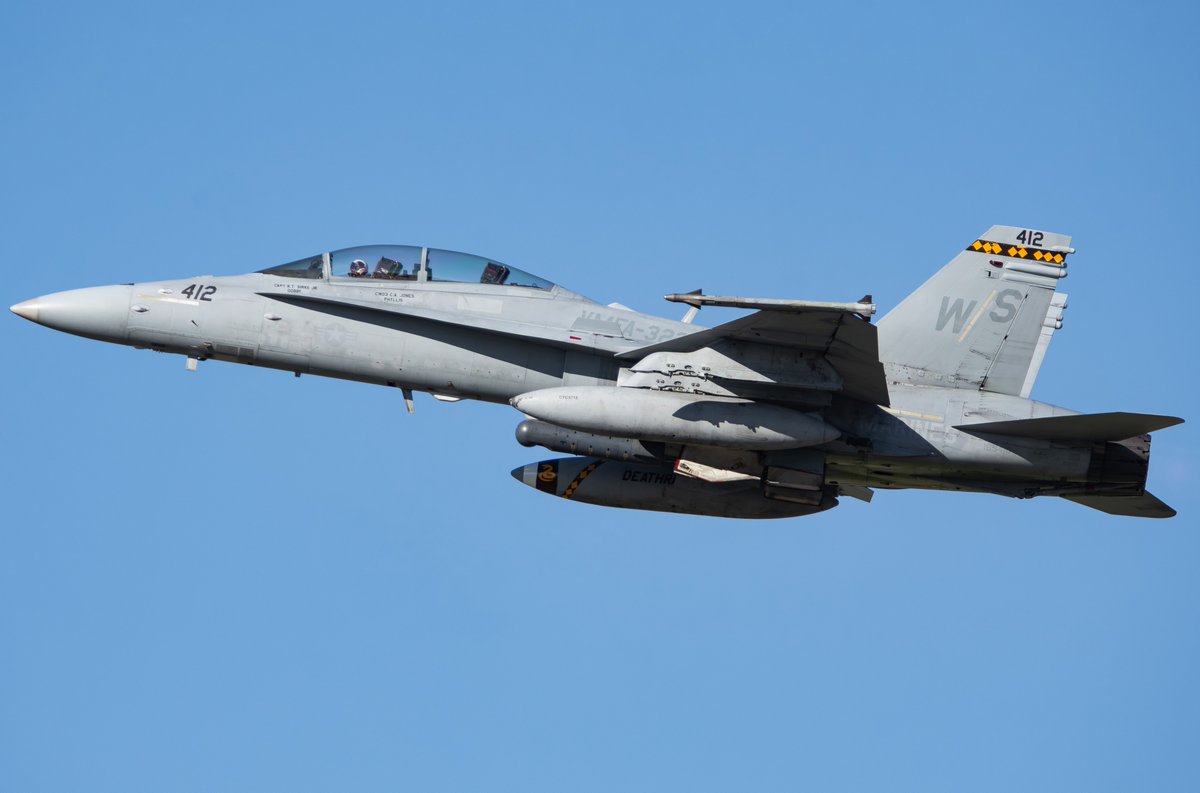 619_Aviation's tweet photo. SNAKE11 flight of 3 F/A-18C/Ds from VMFA-323 the Death Rattlers departing brown for a sortie back to Miramar after some weekend ops.
#f18 #vmfa323 #deathrattlers #brownfield #usmc https://t.co/v1rD1P7QaV
