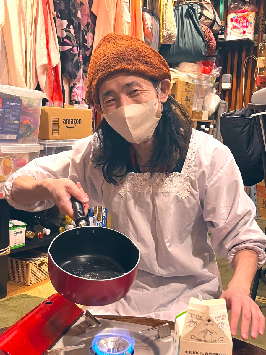 昨晩もありがとうございました☺️
11年ぶりに会いに来てくれる方もいてめちゃめちゃ感慨深かったです🥺
同じ場所にずっと棲息してみるもんだな…

お誕生日前夜の方のお祝いもさせて頂いて、あったかい夜でした🙌

今日の初心はKOJI さん✨✨

(バターを溶かすふぅさんを添えておきます🐈