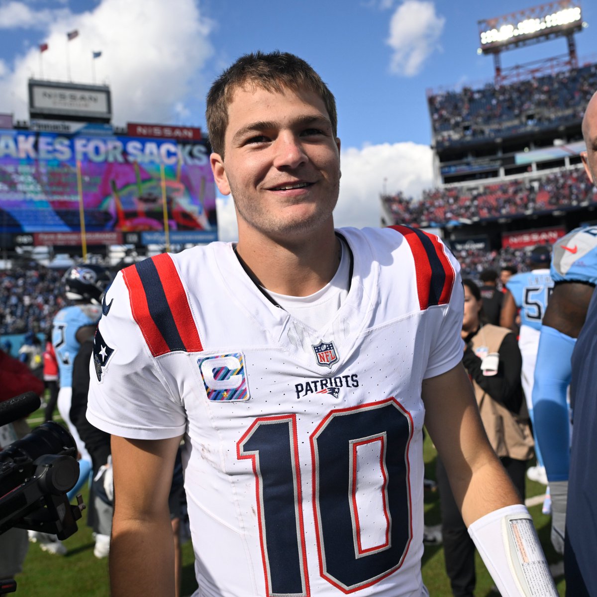 FDSportsbook's tweet photo. The NFL Honors are tonight 🏆

Who will be named MVP?

❤️ Like for Matthew Stafford
🔄 RT for Drake Maye https://t.co/gfaNp4H7DQ