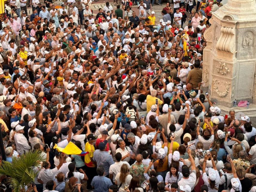 ByViral24's tweet image. 🇨🇴🔴 Abelardo es IMPARABLE!!

Vamos por la primera Vuelta!!
@ABDELAESPRIELLA