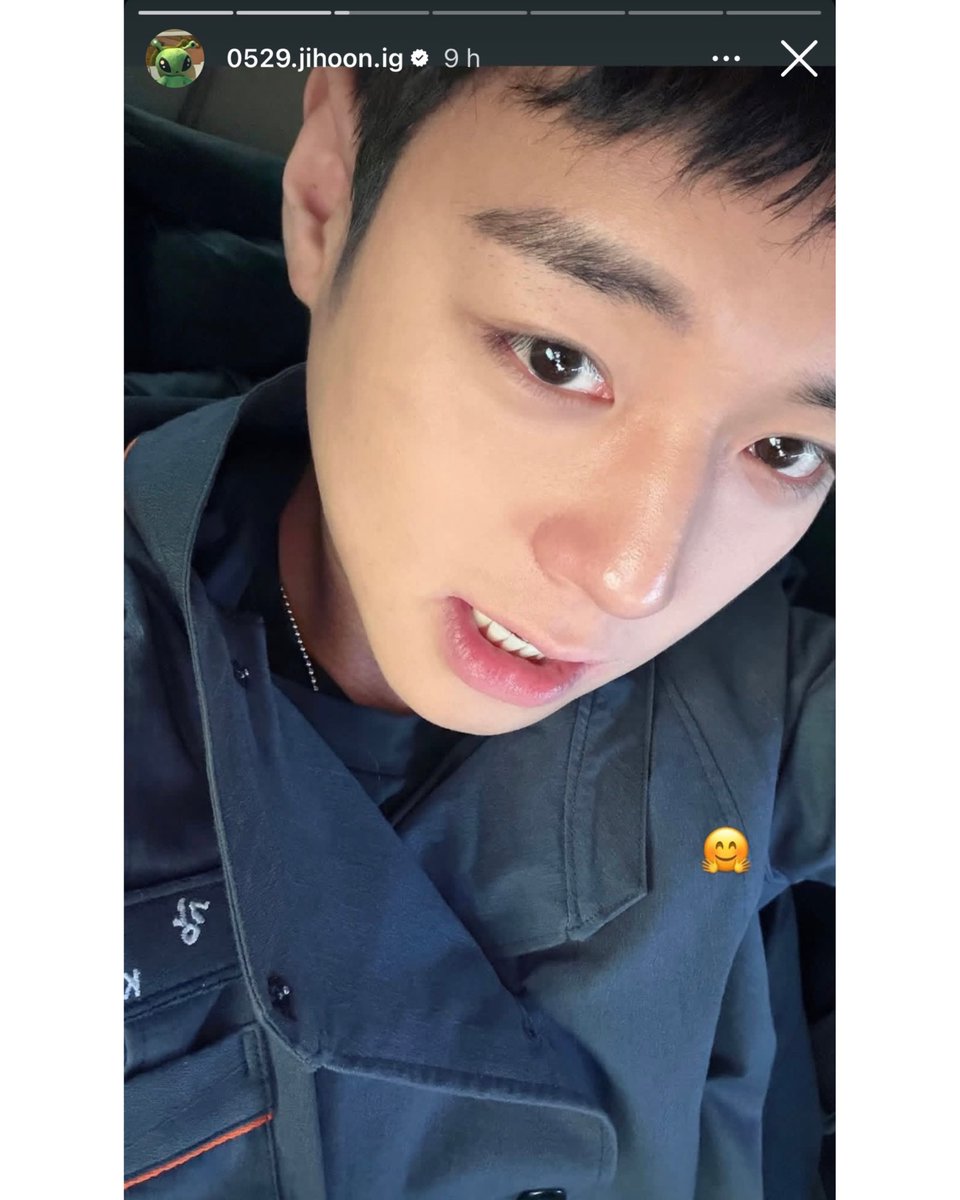 maymexico's tweet photo. 📌 [Actualización 310126]
🐰 Jihoon compartió en sus historias un dump de selfies🤳��

Con su traje de 강경재 (KANG), justo el que está usando en Kitchen Soldier 🪖

#PARKJIHOON #0529_JIHOON #YYentertainment #박지훈 #MAYMEXICO #latepost https://t.co/lTOicAohOm
