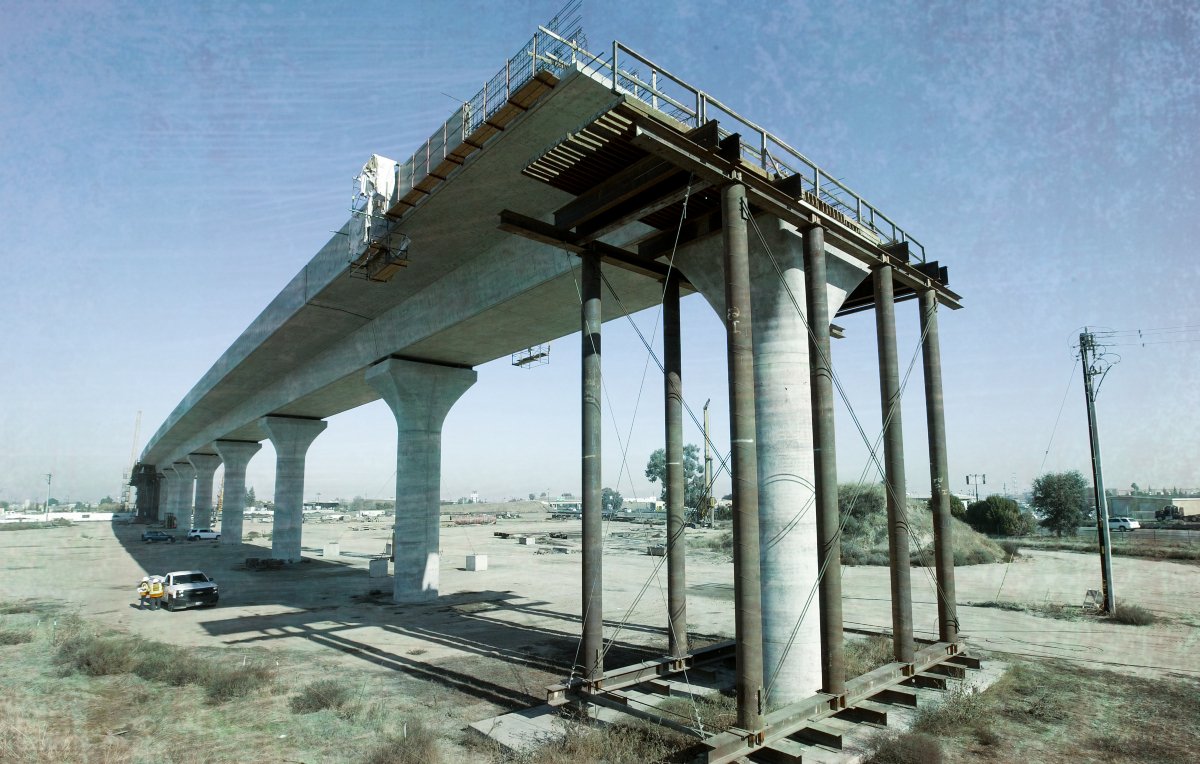 High-Speed Railway Has A Fancy Warehouse After Nearly Two Decades Of Construction: by Hailey Gomez at CDN - 

Democratic California Gov. Gavin Newsom celebrated the completion of the California High-Speed Rail Authority’s Southern Railhead Facility in… dlvr.it/TQnY0B