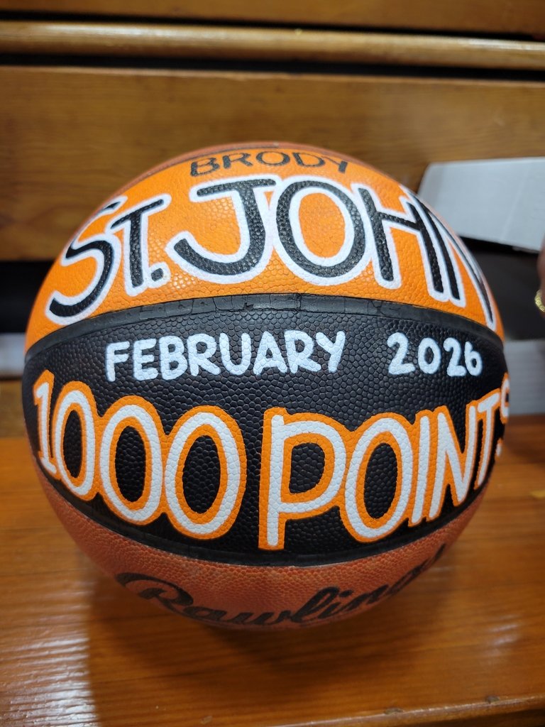 GoSHSBulldogs's tweet photo. Congratulations Brody St. John! 1,000 career points! 🧡🖤🏀 https://t.co/sJlreRcIPM