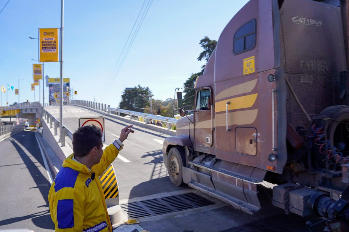 Oficialmente inaugurado el nuevo paso a desnivel “El Señor de Esquipulas”, en Don Justo, en el cruce a San José Pinula; una megaobra municipal que beneficiará a más de 130,000 conductores que transitan por este lugar diariamente. 👷‍♂️🏗️🌉🚗🚙🚌

¡Cuando no hay corrupción, el dinero