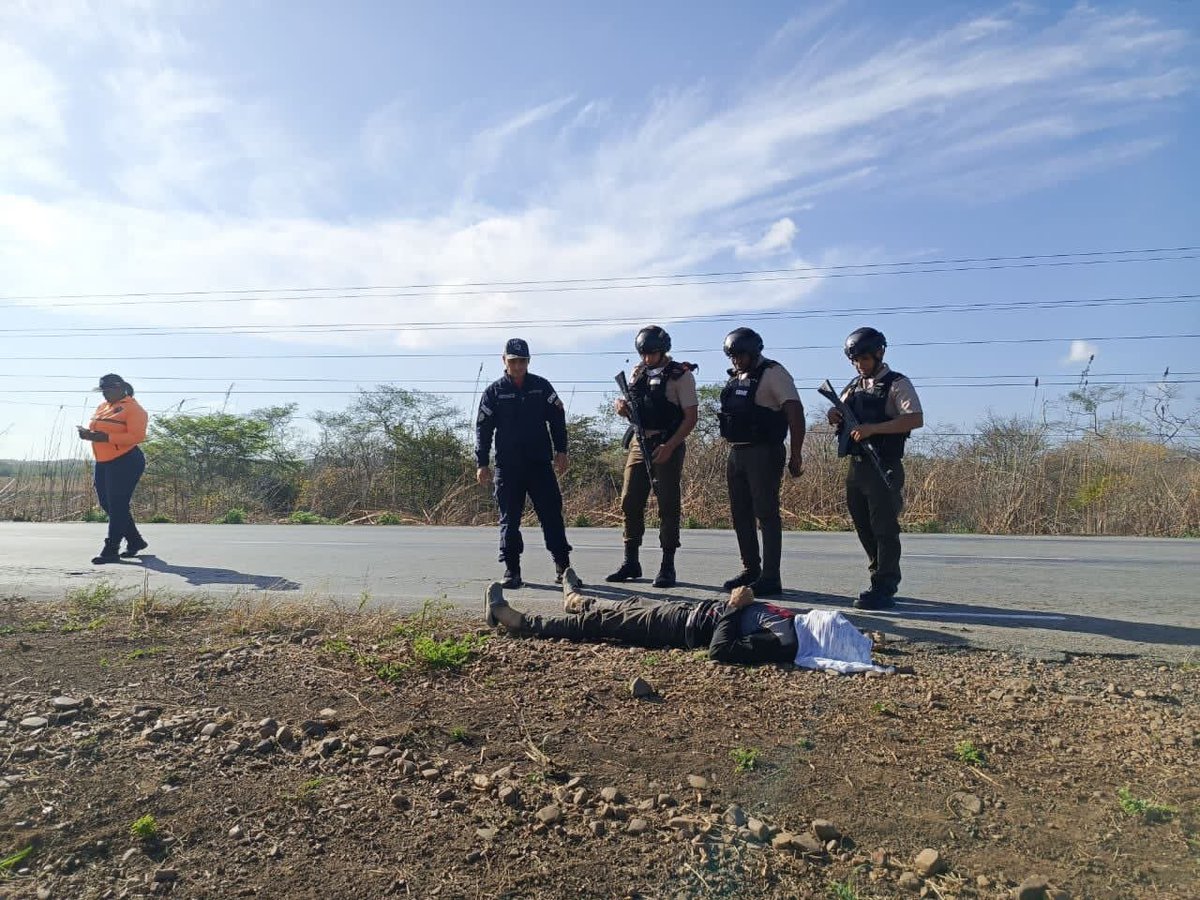 🚨 Secuestro, extorsión y asesinato de un productor agropecuario en Guárico

El caso de Ricardo González se remonta al domingo 1° de febrero, cuando fue secuestrado en la Finca El Alto, sector La Cruz.
Testigos aseguran que varios sujetos armados se lo llevaron a la fuerza.

Días
