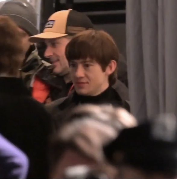 RODRICKSRULE's tweet image. the bangs definitely look choppier here and the eyebrows are darker.. we’re getting somewhere yall !!!