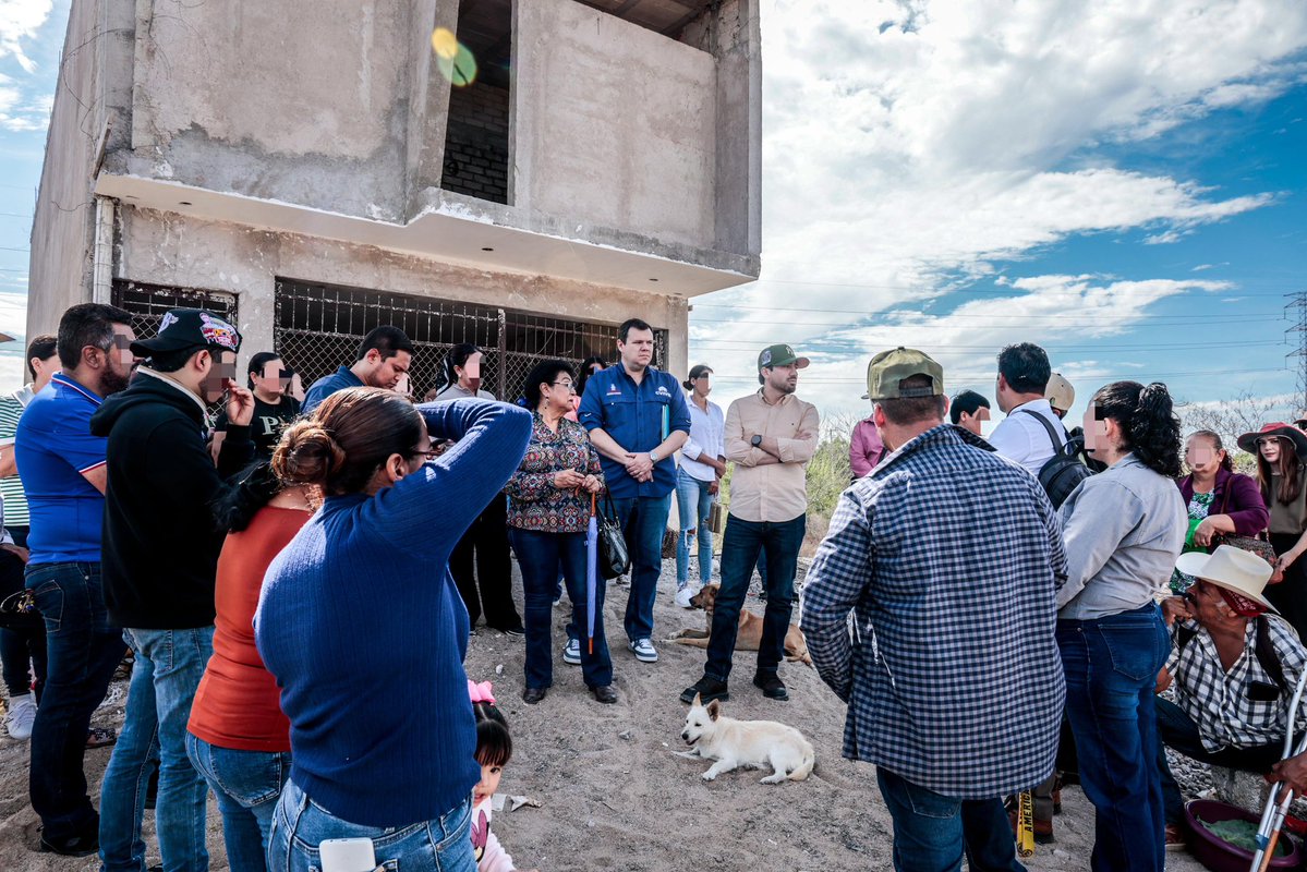 Hoy anduvimos por Salvador Alvarado y Guasave, platicando con familias que requieren de atención. Escuché sus preocupaciones, sus sueños y lo que de verdad urge en sus municipios. No hay distancia: el gobierno de <a href="/rochamoya_/">Rubén Rocha Moya</a>  está aquí, cerca. #GobiernoConSentidoSocial