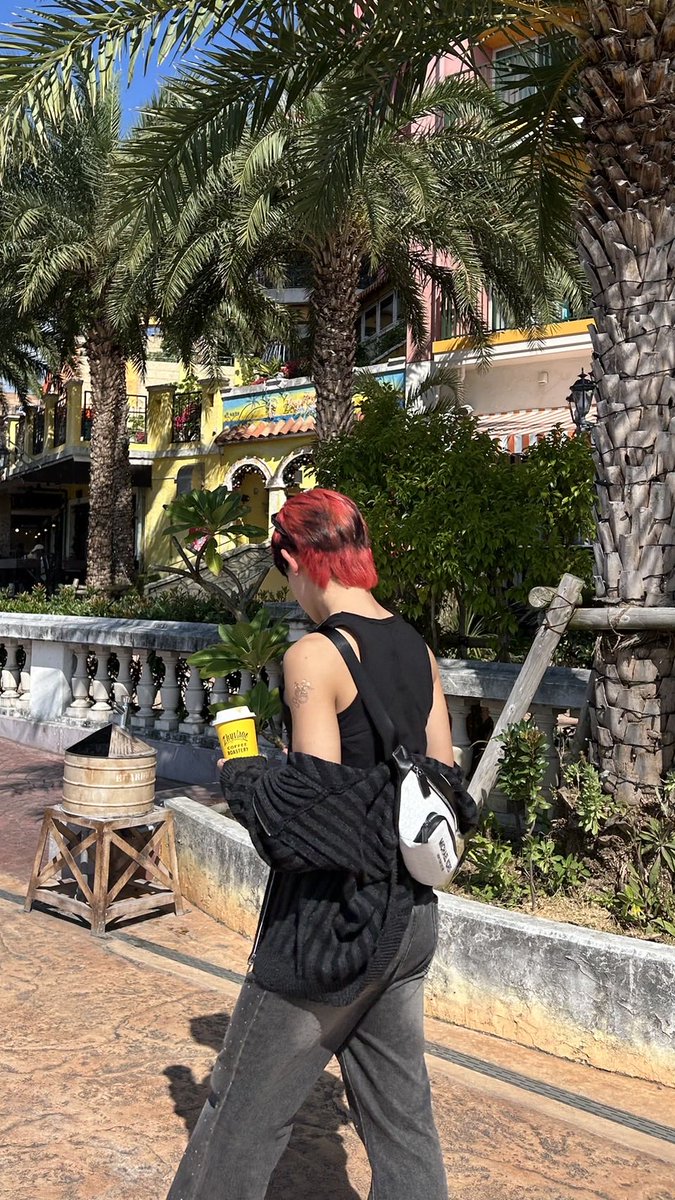 nike_kai17's tweet photo. アメリカンビレッジでカフェ巡り☕️ https://t.co/igJni2tZSM
