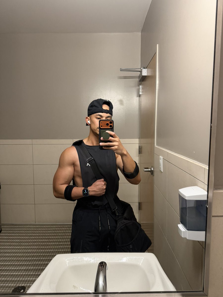 SWOLYMPIAN tweet media