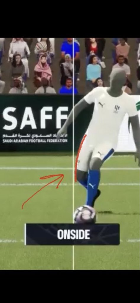 لم اكن أأمن بالتلاعب في موضوع تقنية التسلل ابداً والي يعرفوني جيداً دايم كنت اقولها بالمساحات 

لكن بعد هذي اللقطة اثاريهم حتى في هذي يتلاعبون ويتدخلون .. زارية الركبة تم تعديها وكمان شوف القدم متأخرة عن الواقع وادخله خلف الساق !!