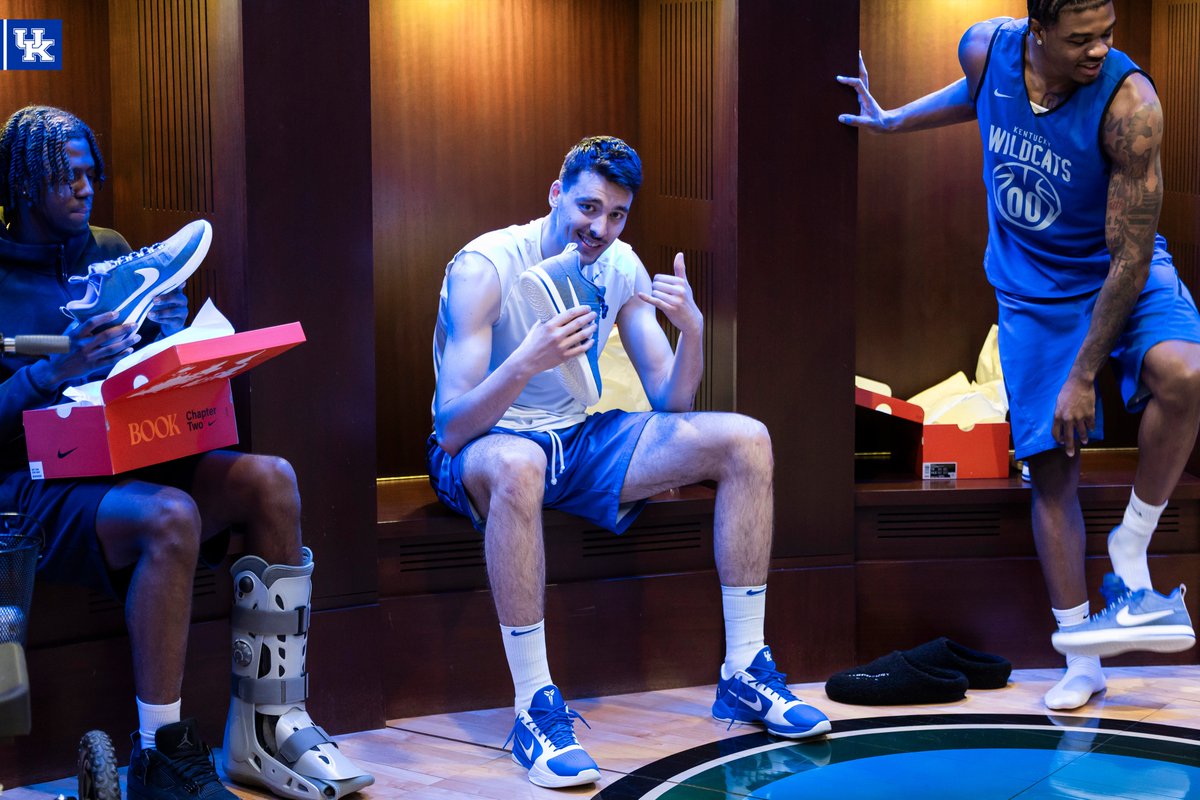 KentuckyMBB's tweet photo. Thanks for the heat, @DevinBook 🤝 https://t.co/ngfVWuXmmT