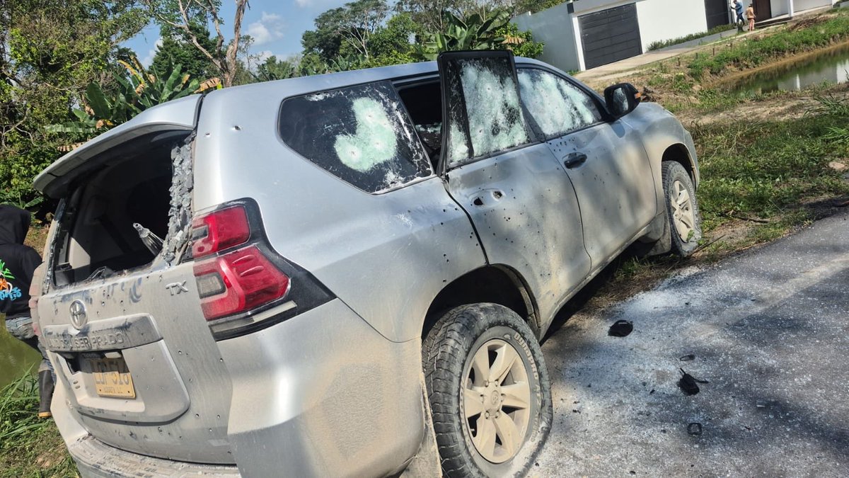 JotaPeHernandez's tweet image. ⚠️ATENTADO CONTRA ESQUEMA DEL SENADOR CASTELLANOS!

Lamentable lo que sucede en nuestro país, 2 escoltas asesinados y la vida de un senador amenazada. 

Así está Colombia, tomada por los bandidos (los que Petro llama hermanos). Dios tenga misericordia de nuestro amada nación.