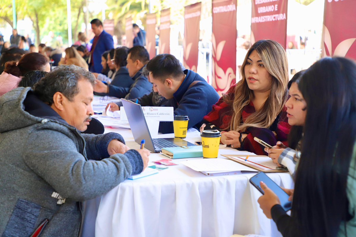 daniel_ser's tweet image. Hoy estuve en la Unidad Habitacional Niños Héroes, donde llevamos a cabo el “Día del Pueblo”, un espacio para escuchar, atender y dar respuestas directas a la gente.📃✍🏼

Como bien lo dice la presidenta, la doctora @Claudiashein, somos un gobierno de territorio. Desde el inicio…