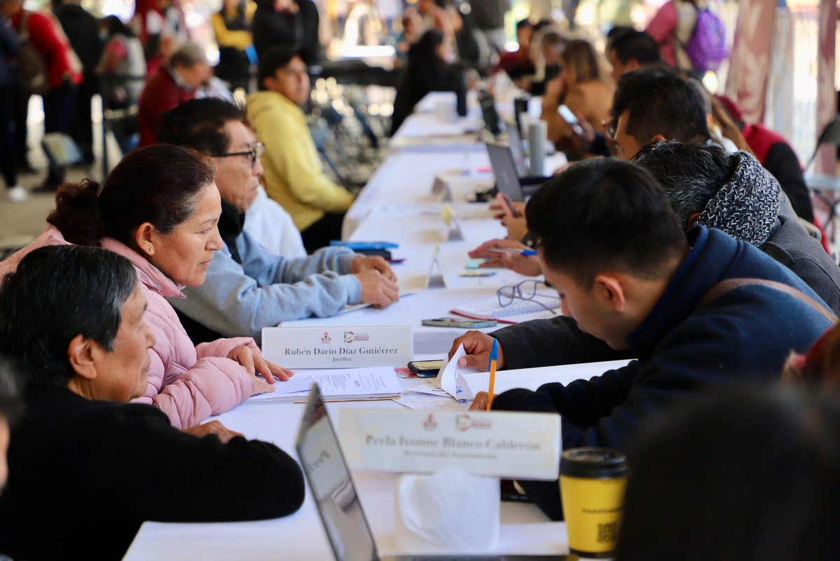 daniel_ser's tweet image. Hoy estuve en la Unidad Habitacional Niños Héroes, donde llevamos a cabo el “Día del Pueblo”, un espacio para escuchar, atender y dar respuestas directas a la gente.📃✍🏼

Como bien lo dice la presidenta, la doctora @Claudiashein, somos un gobierno de territorio. Desde el inicio…
