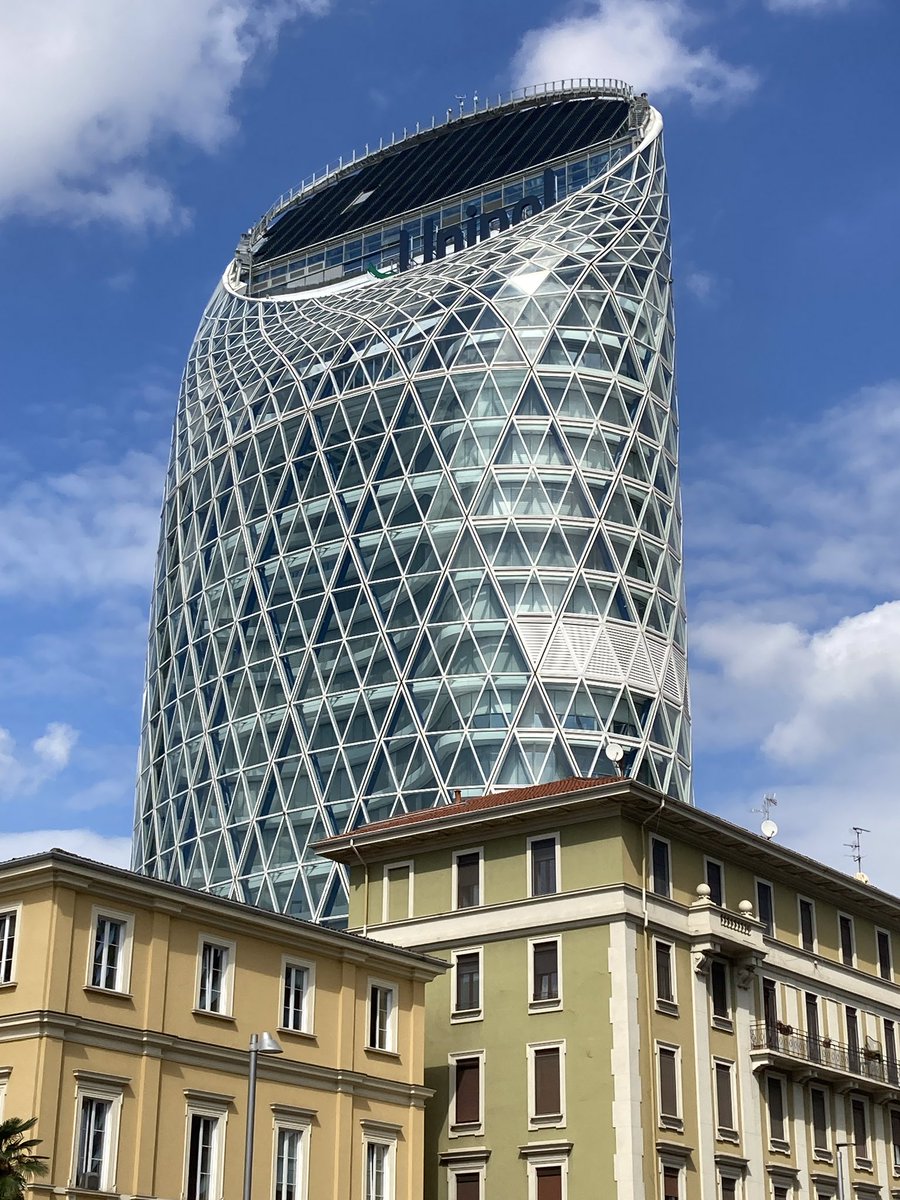 oldalts2's tweet image. #photographychallange 

Old v New on the streets of Milan….