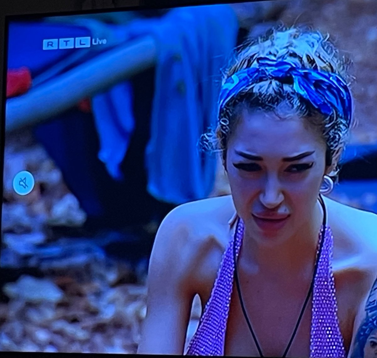 blumenimhaar's tweet photo. Meine Mutter stellt mittlerweile einfach auf lautlos, wenn Ariel schnattert #ibes https://t.co/eh1AbNX5XF