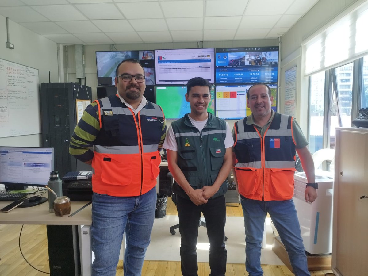 #SenapredLosRios Hoy sostuvimos reunión con <a href="/conaf_minagri/">CONAF - Corporación Nacional Forestal</a> con el objetivo de reforzar coordinaciones ante #IncendiosForestales, además de fortalecer las radiocomunicaciones, proyectando una futura red de repetidores, lo que mejorarían las acciones de respuesta ante emergencias.