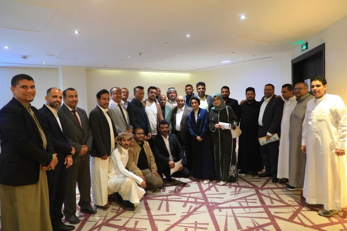 اين ابوخالد النهدي <a href="/Hd62876610/">حضرمي نهدي HD ‎ #قضيتي_حضرموت</a> 
اين علي بن الشيبه <a href="/omar2012ali/">علي بن الشيبه حضرموت دولة</a> 
اين باصولان <a href="/Ba_solan/">باصولان جار النحوي @ mohammed fgc2</a> 

هولاء كانوا جبهه اعلاميه ياخنبشي للدفاع عن حضرموت مع اخوانهم النشطاء الحضارم

لماذا المتسلق والمستغل هم من يتصدر المشهد

ومن دافع عن حضرموت يتم تهميشهم

#تبا_لكم