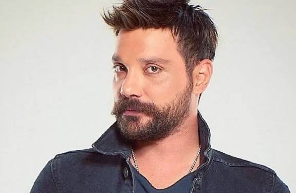 #unutmadık 

Cefasını                                                 Sefasını