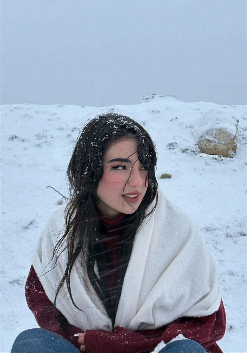 sarinios's tweet photo. من این توییت روبرای خانوادم میزنم 
خواهرم#ملیکا_عزیزی در خطر اعدامه 
باباش تردش کرده وگفته حمایتی نمیکنه صداش باشیم
Free our prisoners
The lives of Iranian political prisoners are in danger
Your silence equals complicity
#IranMassacre 
#IranRevolution2026 
#KingRezaPahlavi‌ https://t.co/iTpjM5V1Of