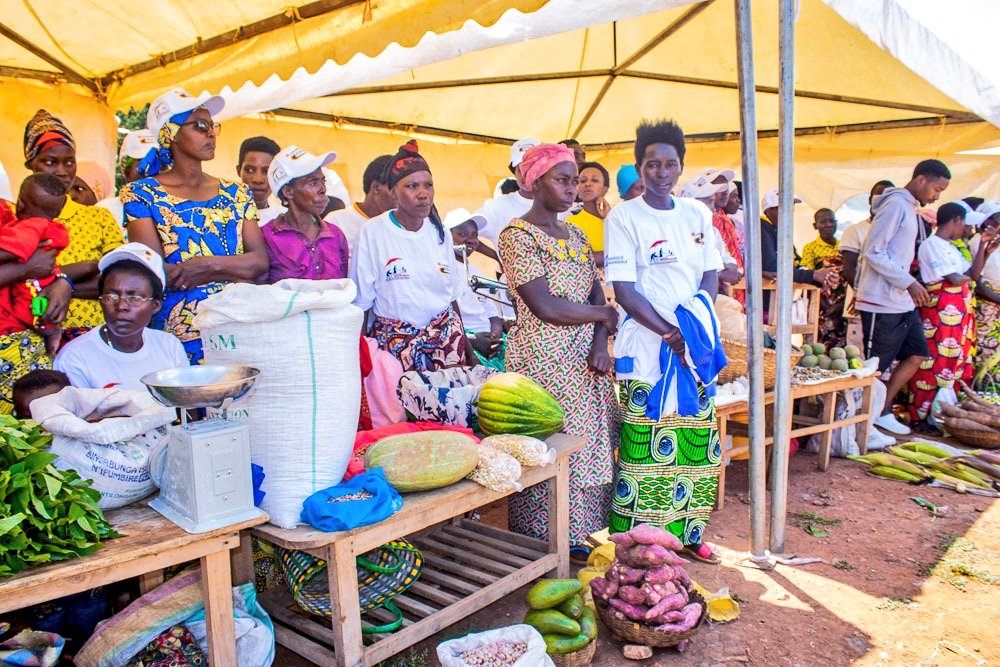 Gitega's tweet photo. #Burundi Les bénéficiaires du projet @Merankabandi2 des anciennes communes de #Gitega, #Itaba, #Makebuko et Giheta ont organisé une foire-exposition suivie d’une vente de leurs produits ce 4 février 2026 en zone #Giheta. https://t.co/AWPUSwenNg
