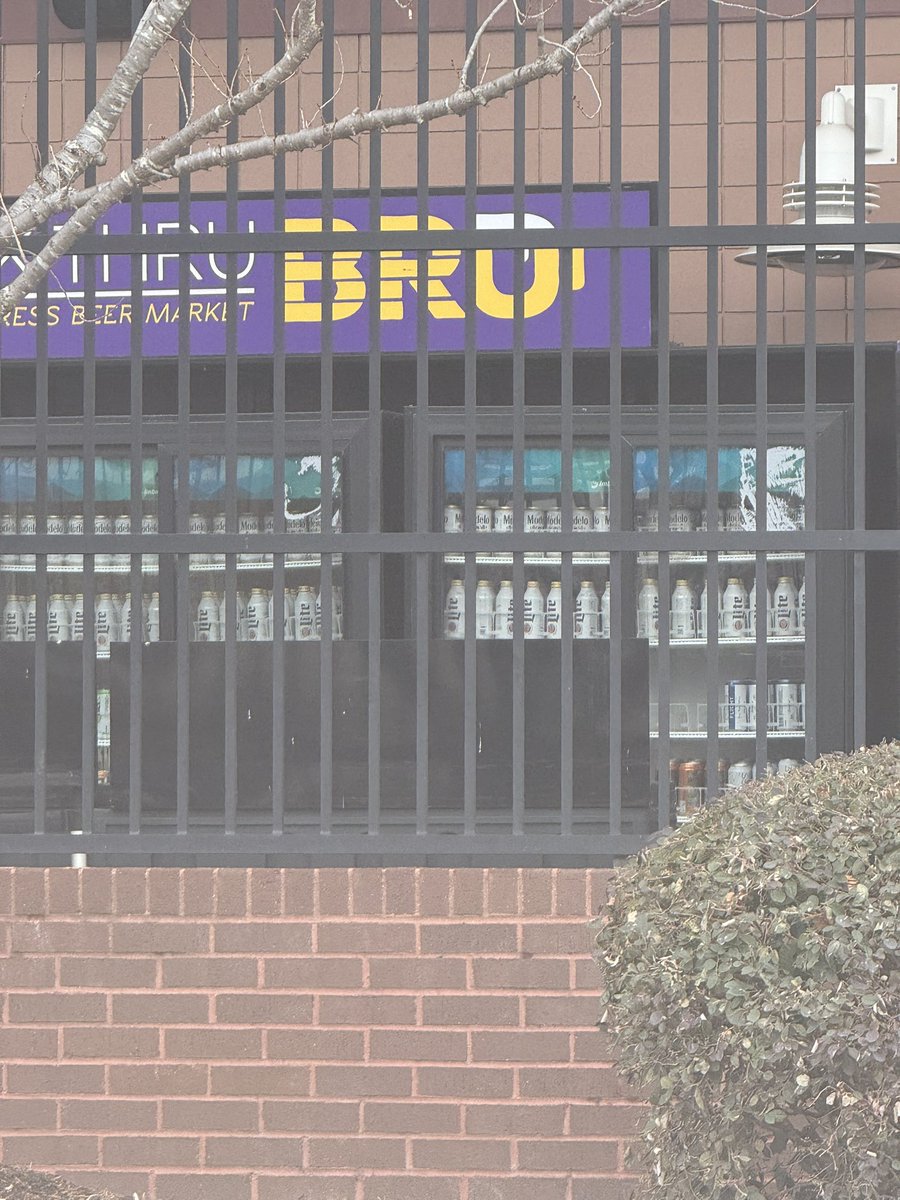 ECUJungle's tweet photo. For those wanting an update from CLS, 8 days from first pitch….

Yes… the beer is ready https://t.co/2ktWgfsNB2