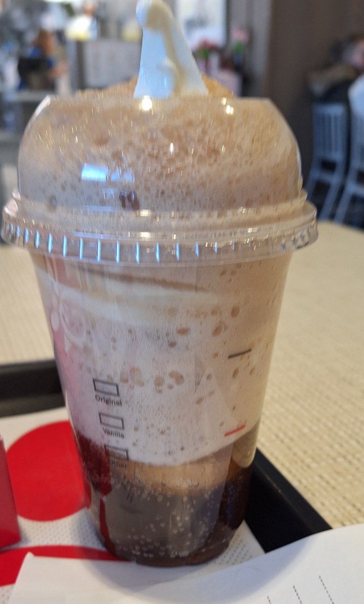 LonnaSeibert's tweet photo. @ChickfilA expectation versus reality. This float isn't it. https://t.co/nGUA2V5n0G